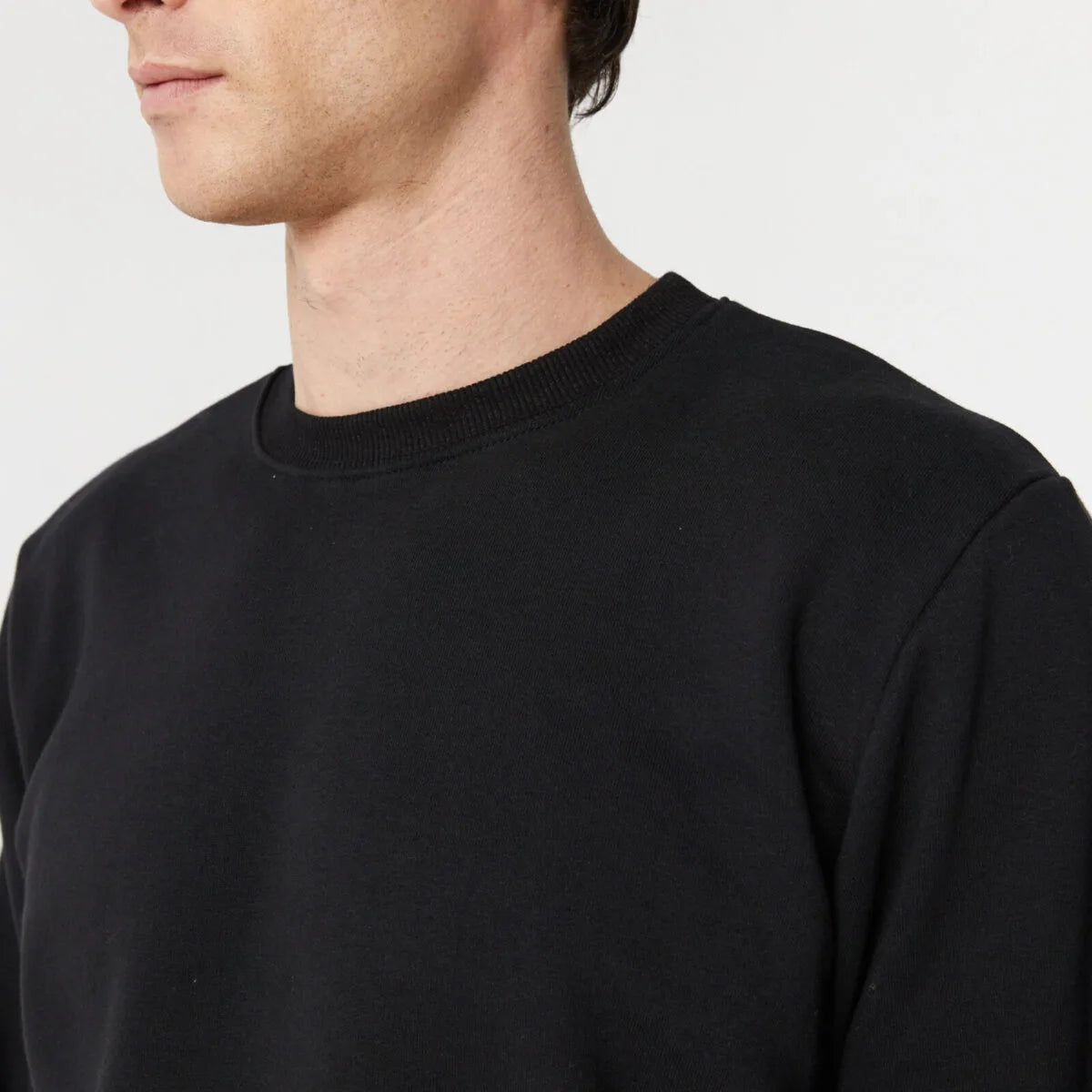 Buzo Frisa Cuello Redondo Negro Pampero